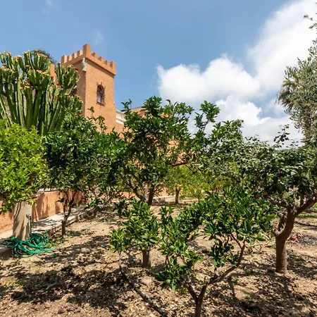 וילה The Castle On The Hill! *