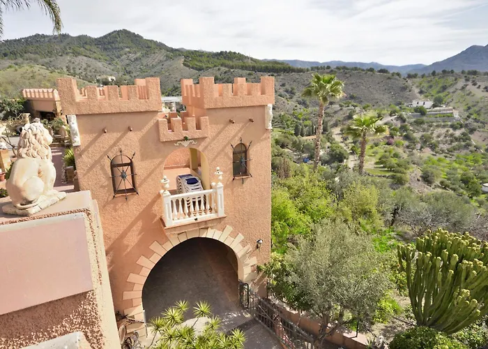 The Castle On The Hill! Villa